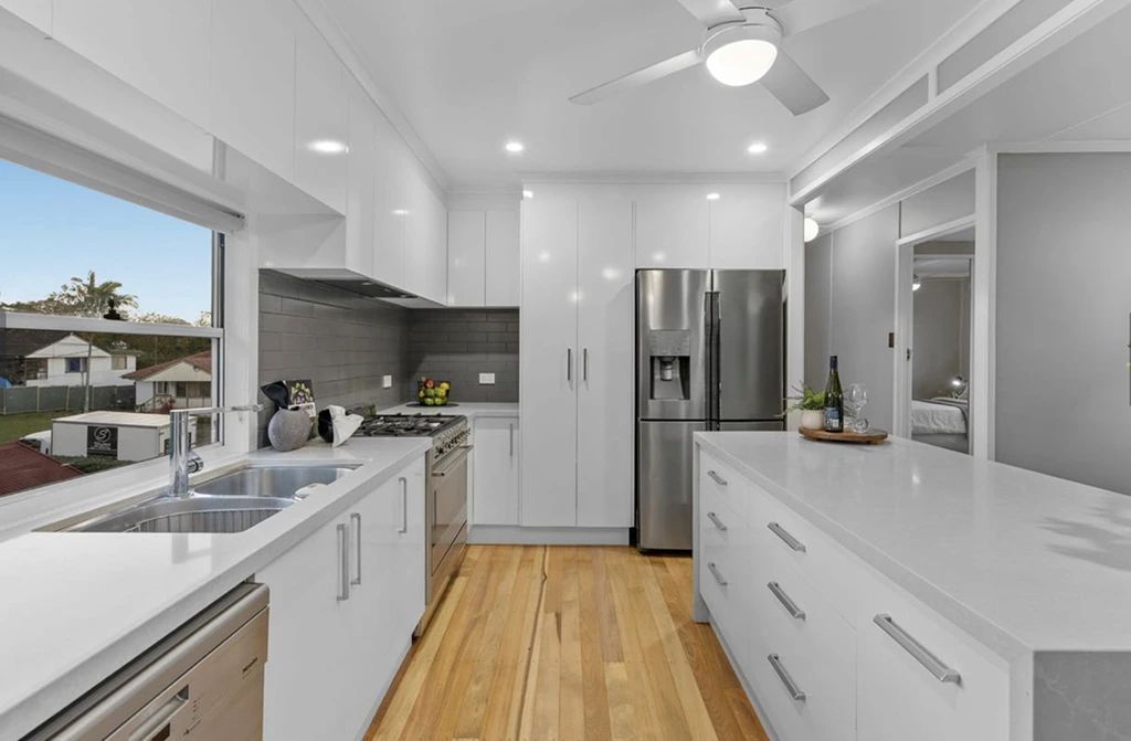 Contemporary kitchen in renovated Mansfield home secured pre-auction in Brisbane's competitive market